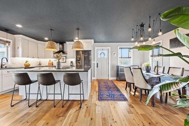 Building Photo - 119 Sycamore St