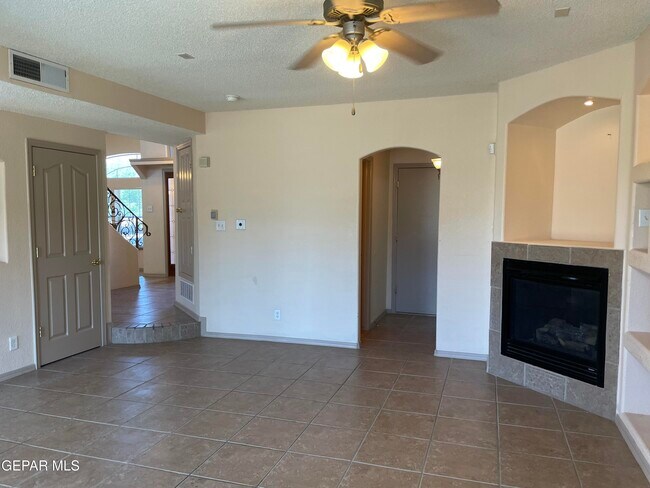 Building Photo - 12828 Tierra Ayala Dr