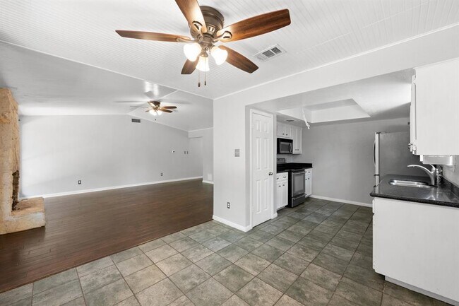 Building Photo - 3303 Sanderling Trail