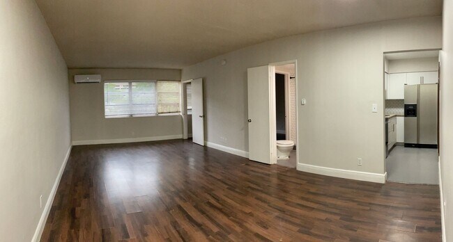 Building Photo - Up to 2 Months Free! Spacious 1/1 in Centr...