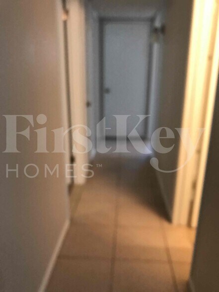 Building Photo - 1810 Renada Cir