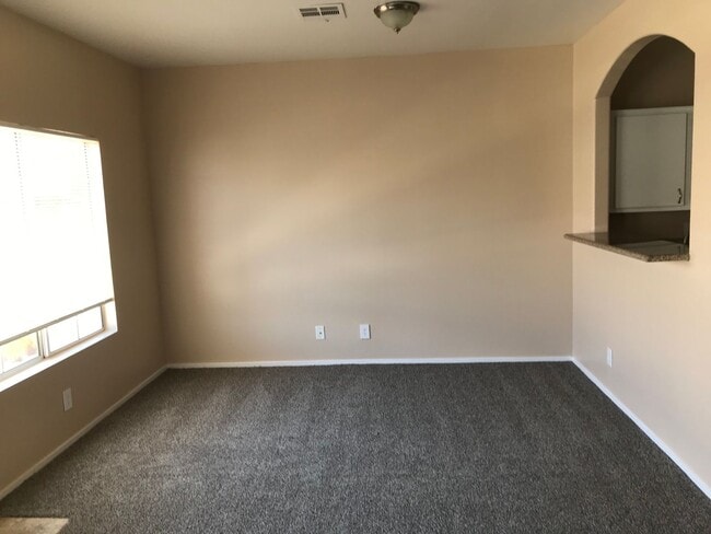 Building Photo - 2 bedroom 2 bathroom Condo