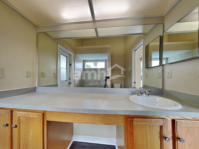 Building Photo - 1722 Wakefield Dr