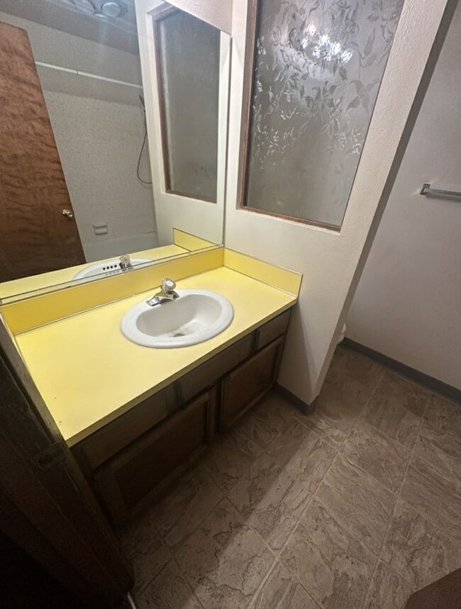 Building Photo - 3 Bed, 2 Bath Ranch in Hazel Dell!
