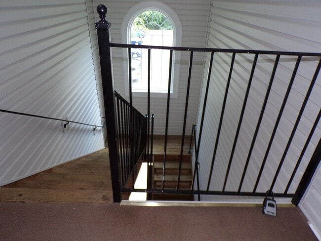 Building Photo - Two Bedroom, Two Level Condo Near Van Dorn Metro