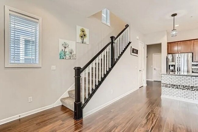 Building Photo - Beautiful Updated Townhouse- Maple Grove