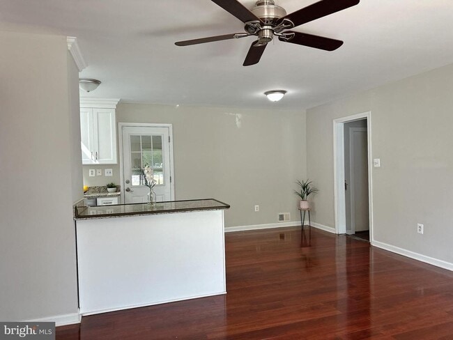 Building Photo - 6732 Harrison Ln