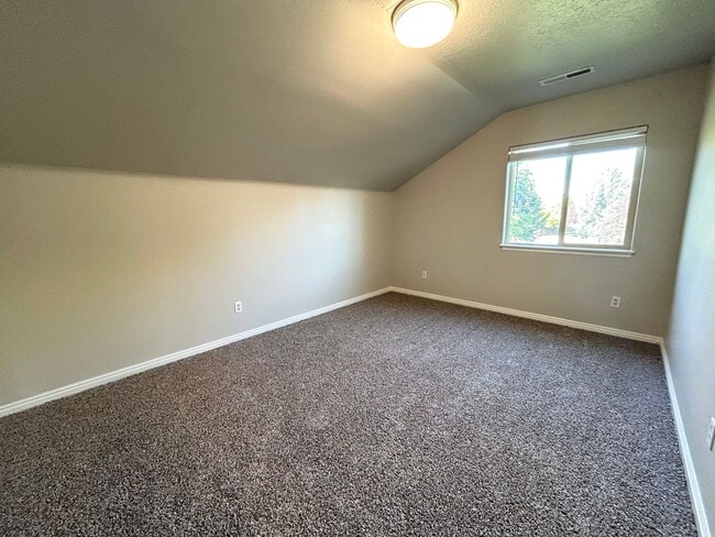 Building Photo - Lochsa Falls 5 Bedroom Home with Private B...