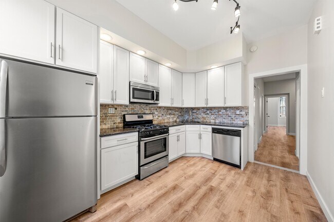 Building Photo - 215 Dodd St