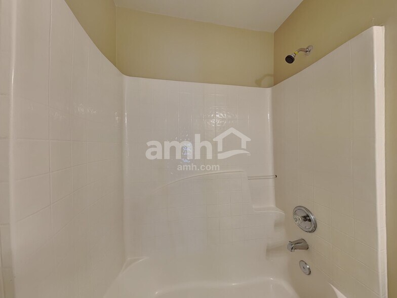 Building Photo - 1387 Belfaire Lake Trl