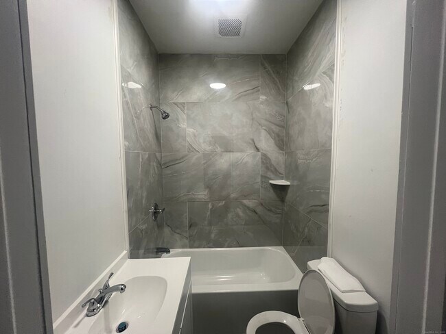 Building Photo - 28 Wall St