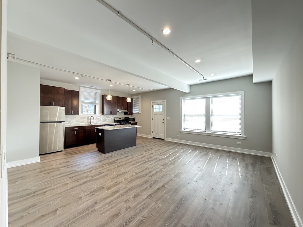 Building Photo - 1124 Maple Ave
