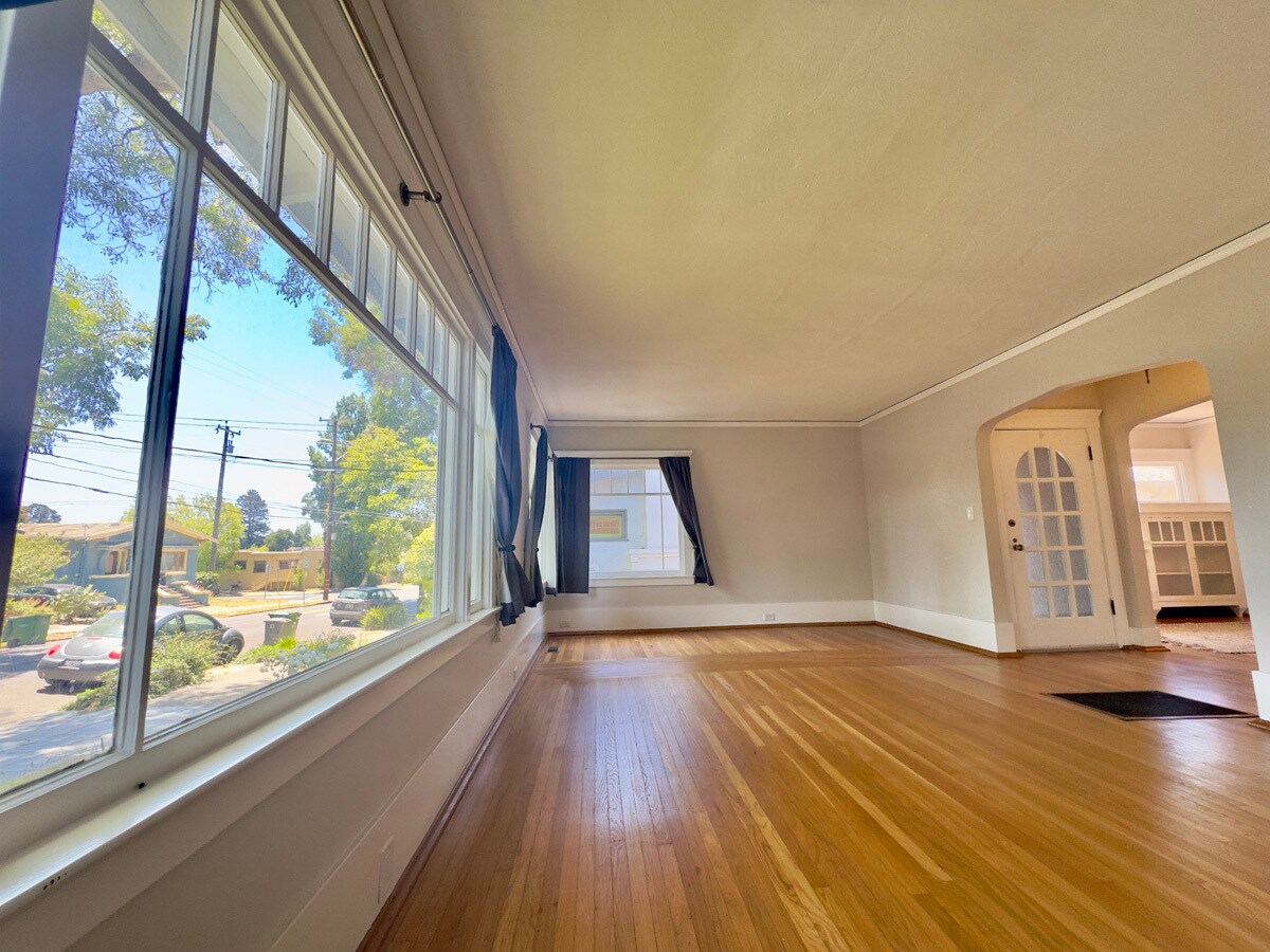 Building Photo - 2309 Derby St