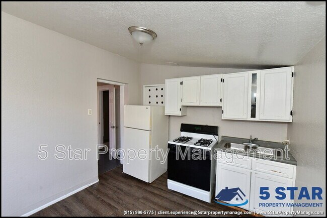 Building Photo - 3519 Douglas Ave