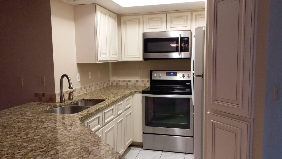 Building Photo - 1141 Deer Hollow Pl