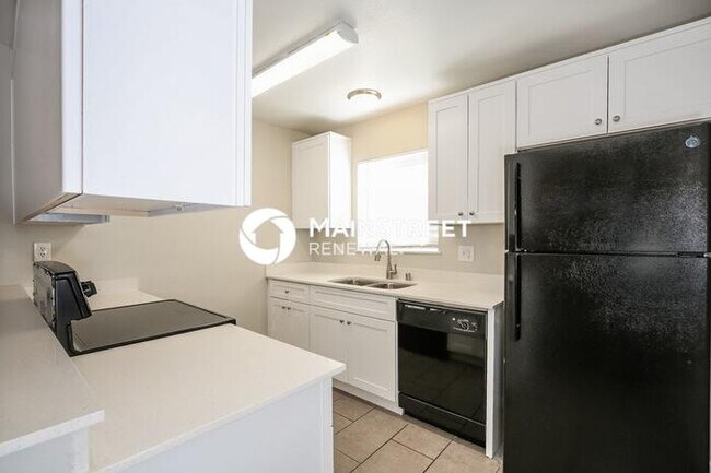 Building Photo - 3 Bedroom Pet-Friendly Home in LAS VEGAS, NV with Main Street Renewal