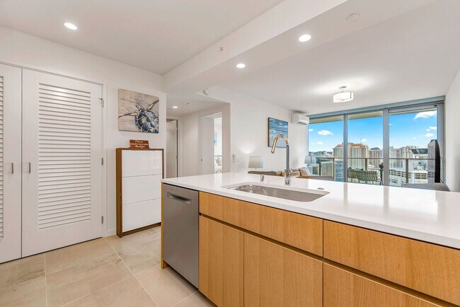 Building Photo - Sky Ala Moana (West) #3001 - Fully furnished 2 BR/2 BA/2 parking