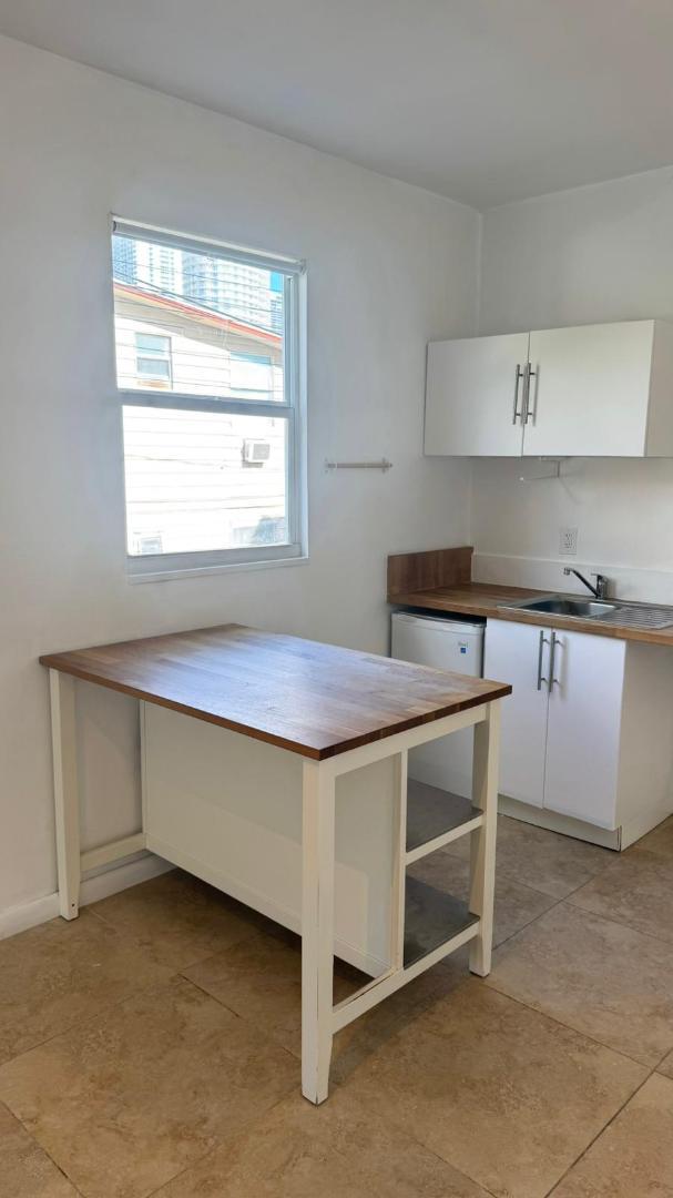 Building Photo - 444-542 SW 3rd St