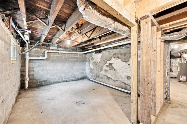 Building Photo - 325 N Aiken Ave