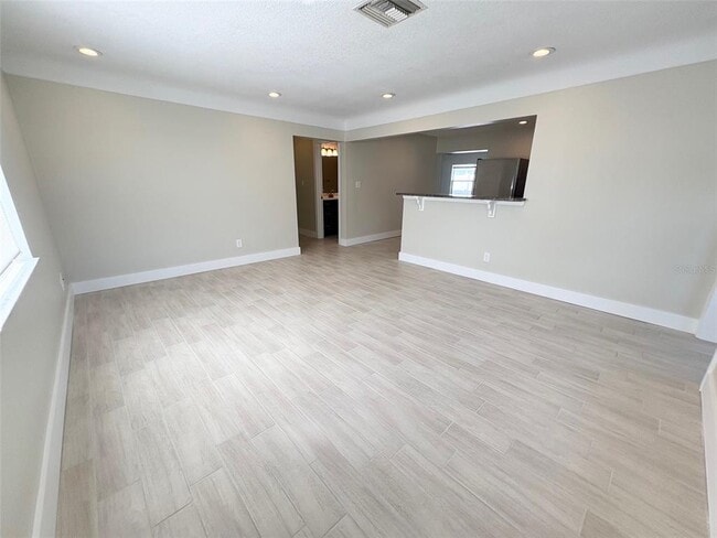 Building Photo - 736 86th Ave N