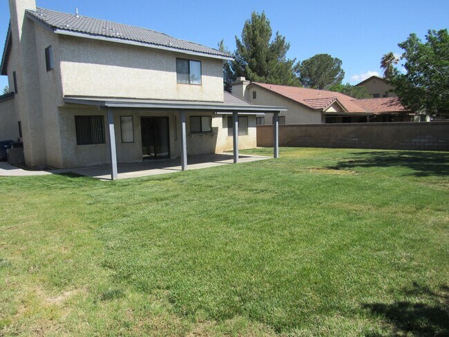 Building Photo - West Lancaster Home