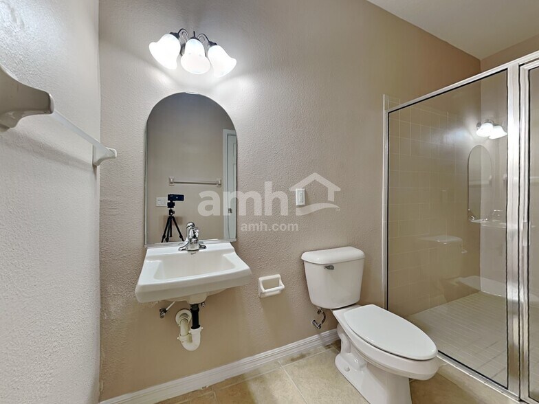 Building Photo - 5402 Coral Shell Way
