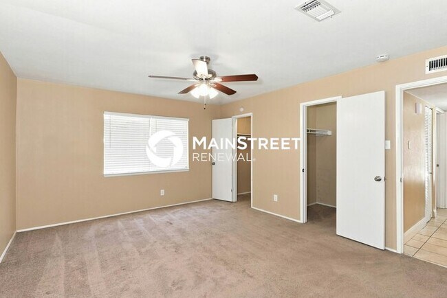 Building Photo - 3 Bedroom Pet-Friendly Home in Grand Prairie, TX with Main Street Renewal