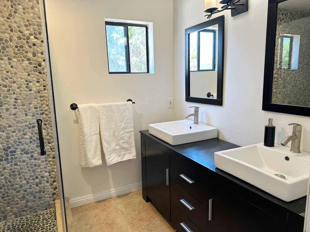 Building Photo - 43550 Carmel Cir