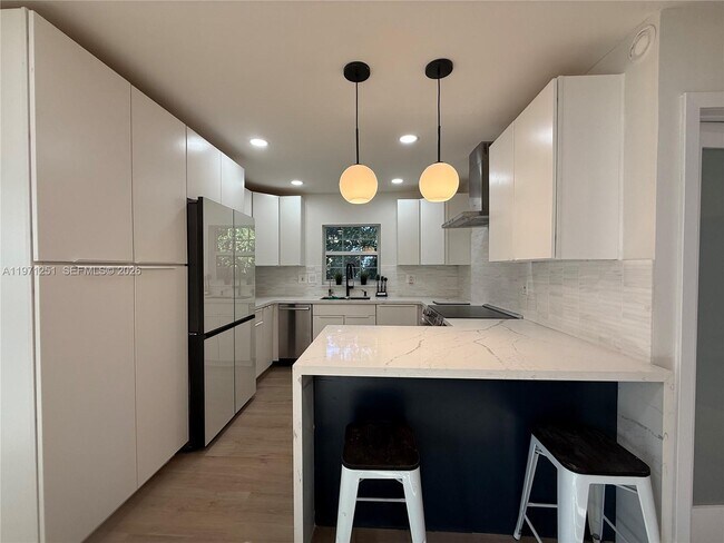 Building Photo - 1701 SW 13th Ct