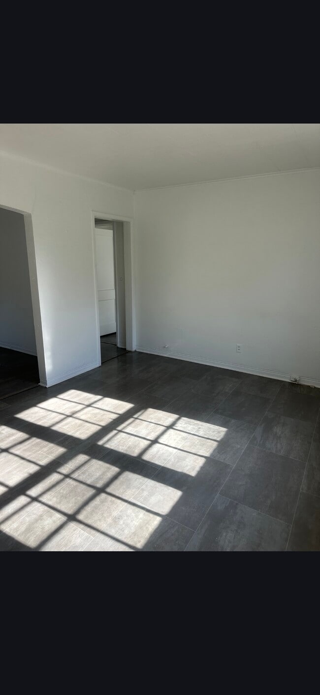 Building Photo - 2001 W 28th Ave