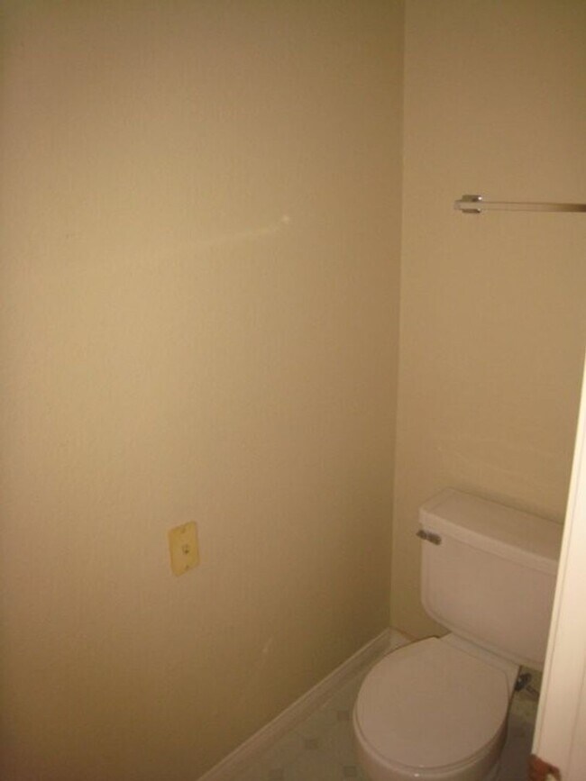 Building Photo - 2nd Story Condo in gated community close to the pool.