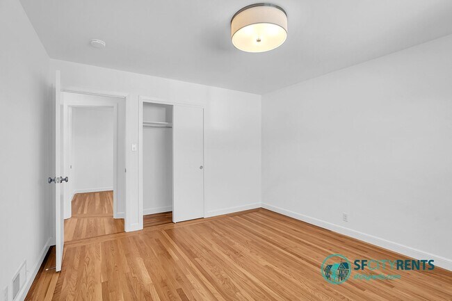 Building Photo - Silver Terrace: Updated Single Family Home...