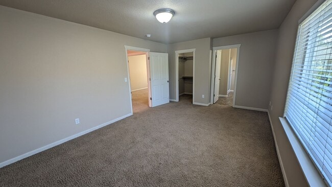 Building Photo - Great four bedroom home in Aloha!