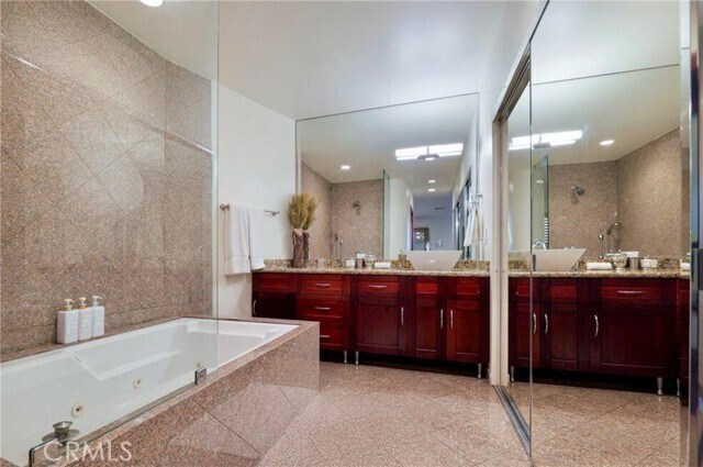 Building Photo - 8827 Evanview Dr
