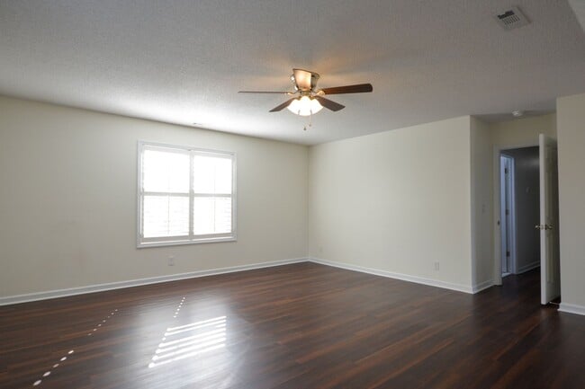 Building Photo - Escoba Bay Community- 3 Bedroom PLUS Bonus Room