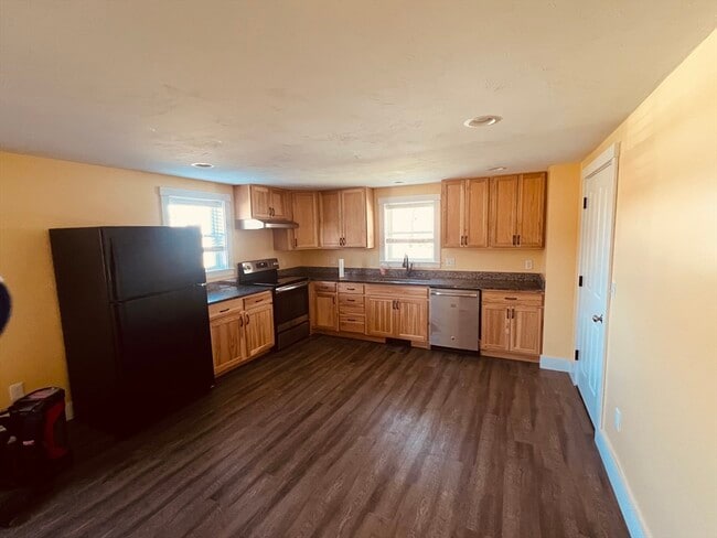 Building Photo - 51 Moore Rd