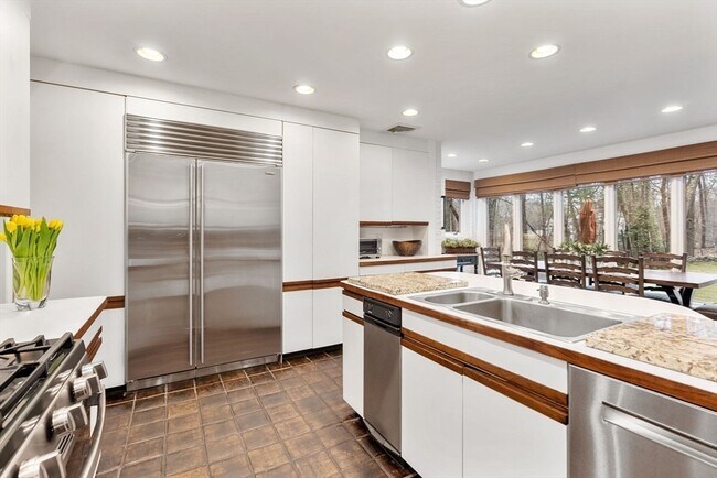 Building Photo - 21 Gail Rd