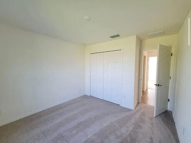 Building Photo - Modern & Spacious 4 Bed, 2 Bath Home COMIN...