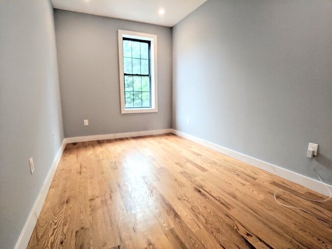 Building Photo - 218 Quincy St