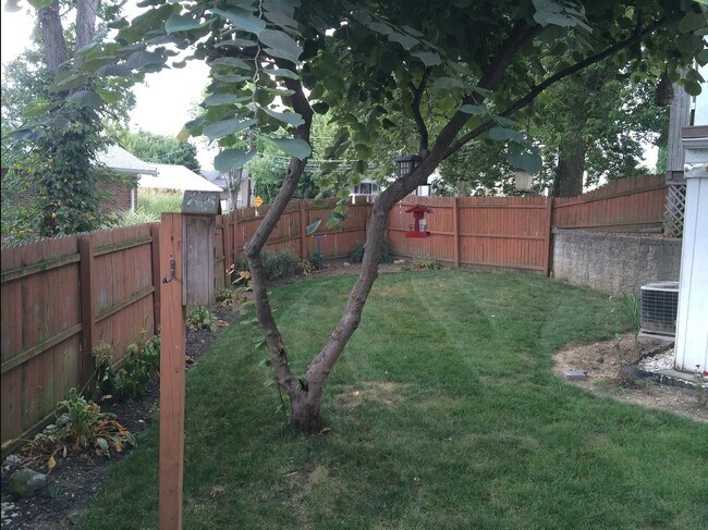 Building Photo - 8 S Morning St