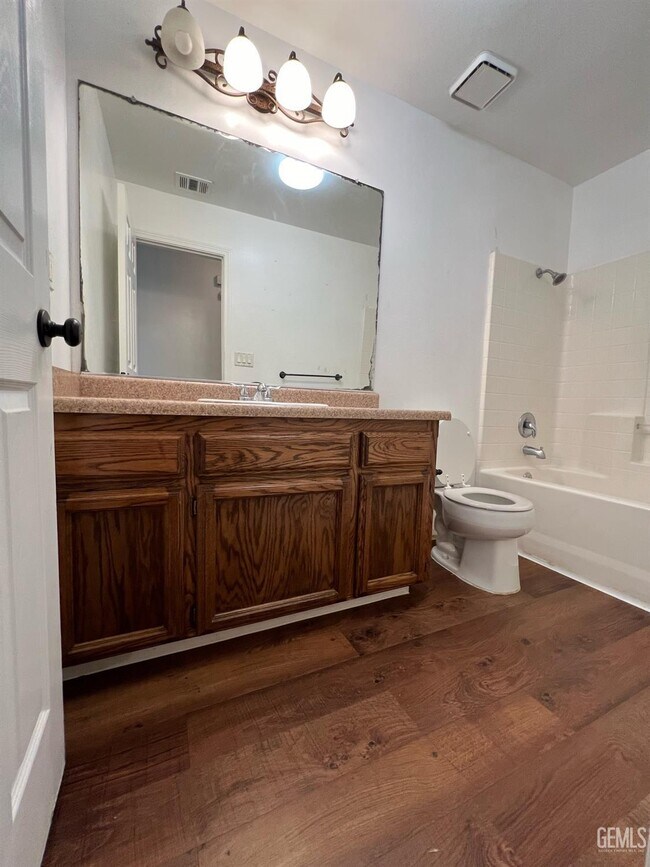 Building Photo - 476 Emily Way