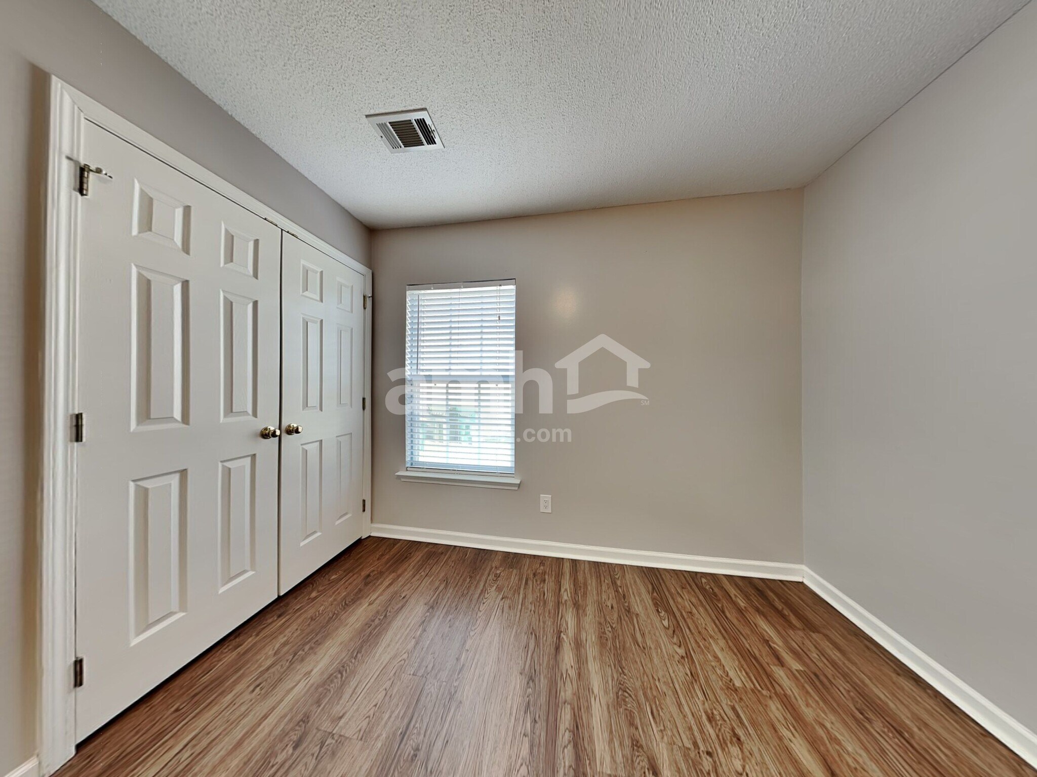 Building Photo - 240 Tigers Paw Dr