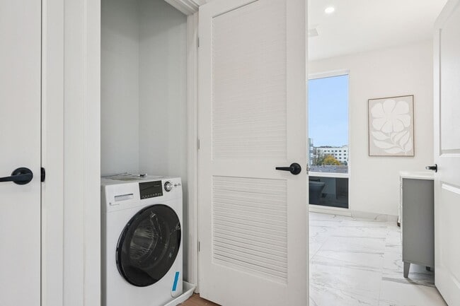 Building Photo - 1 Mallory Ave