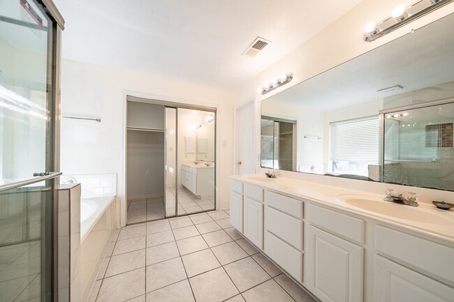 Building Photo - 3627 Heritage Colony Dr