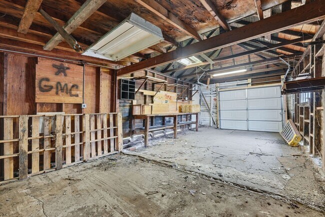 Building Photo - Charming 3BR with Garage & Updates