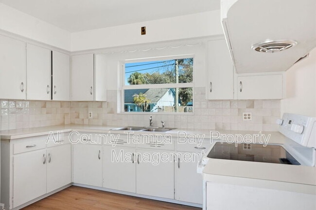 Building Photo - 2812 N Munro St