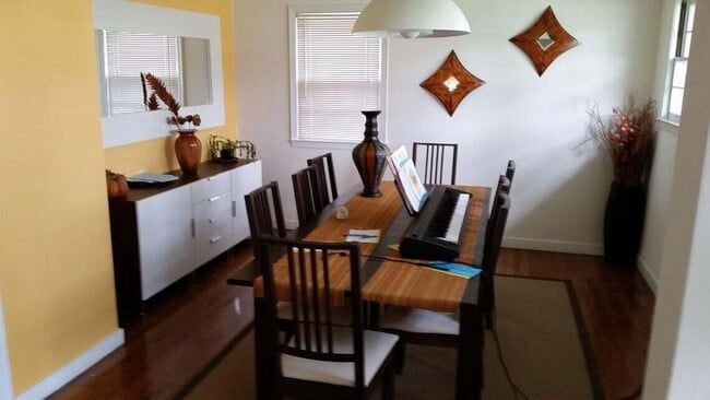 Building Photo - 6015 N Shoreland Ave