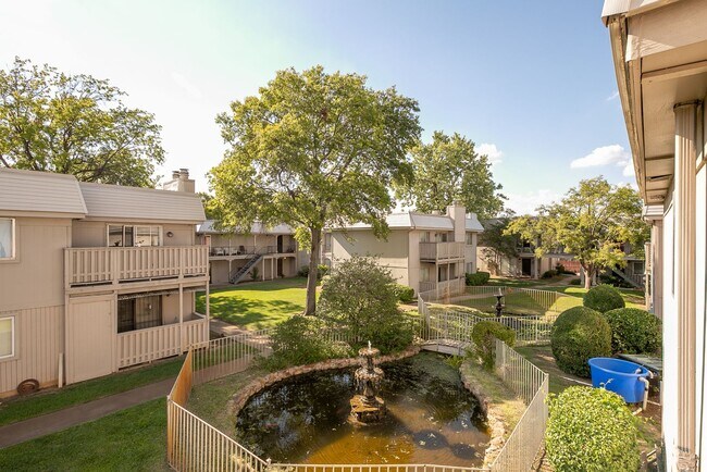 Building Photo - Spacious 3 Bed 2 Bath Condo in Tulsa!