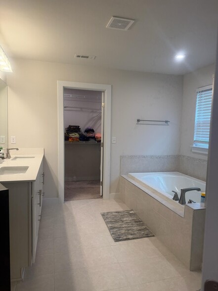 Building Photo - 300 Finnegan Ct