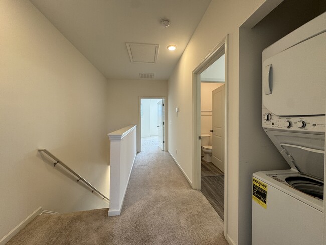 Building Photo - 53 Dresser Ln